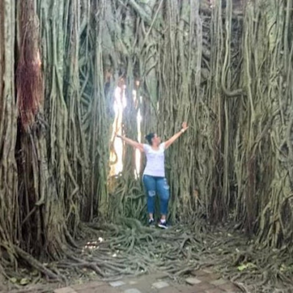 Meet your Posher, Fabiola - Picture 1 of 1